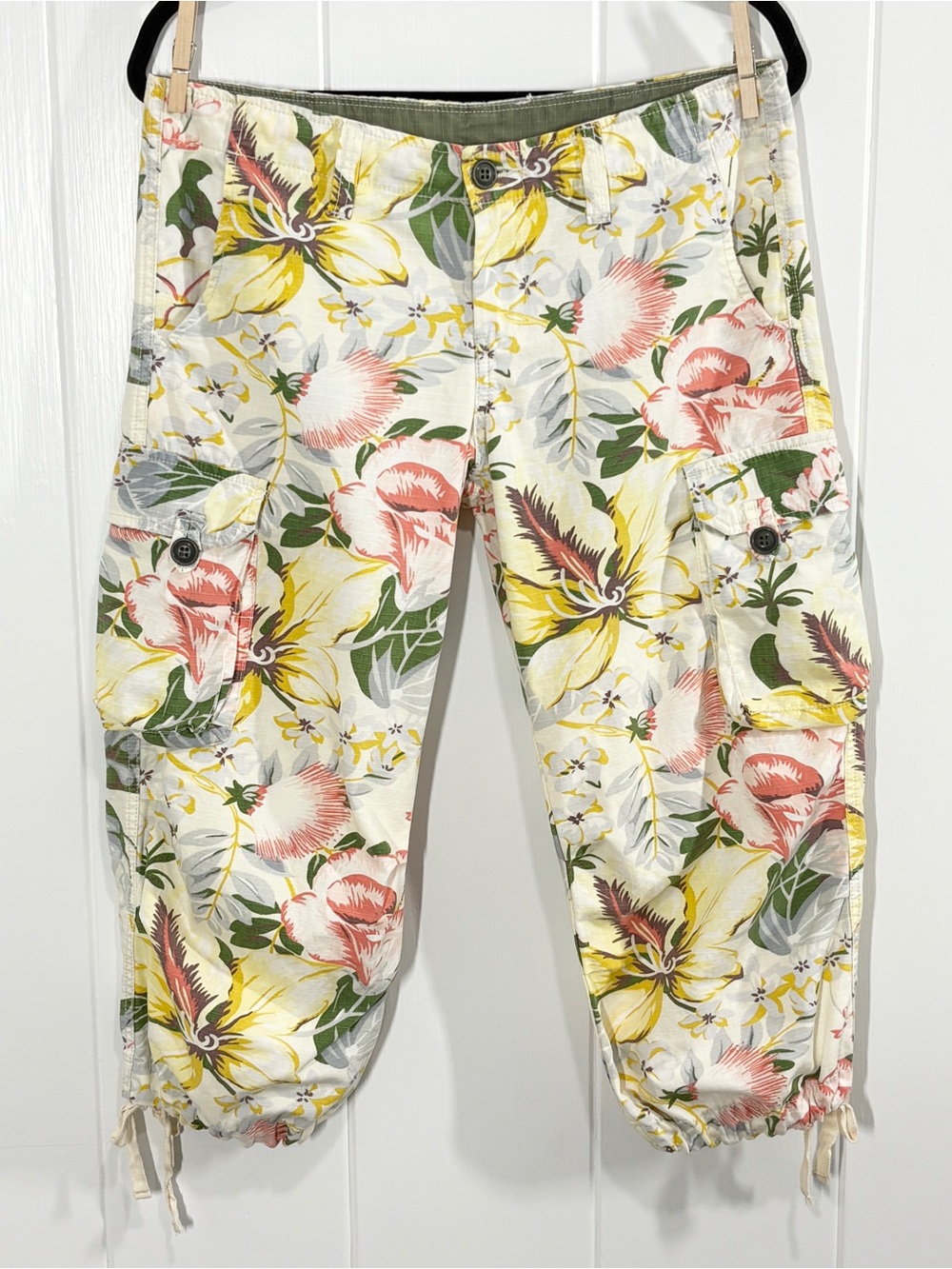 Lucky Brand Y2K Baggy Tropical Floral Cropped Cargo Pants Size 28 Yellow Pink